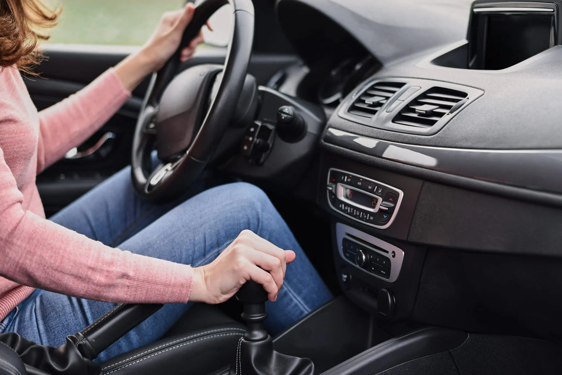 Mi carro no enciende, pero el tablero sí: ¿qué puede estar pasando?